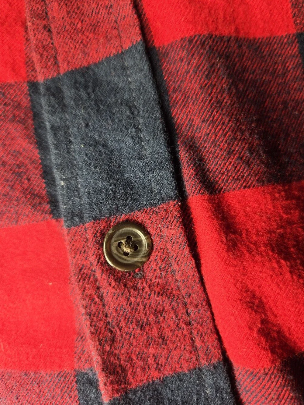 Lands’ End Red & Navy Buffalo Plaid Sherpa-Lined Shacket Men's Size Small